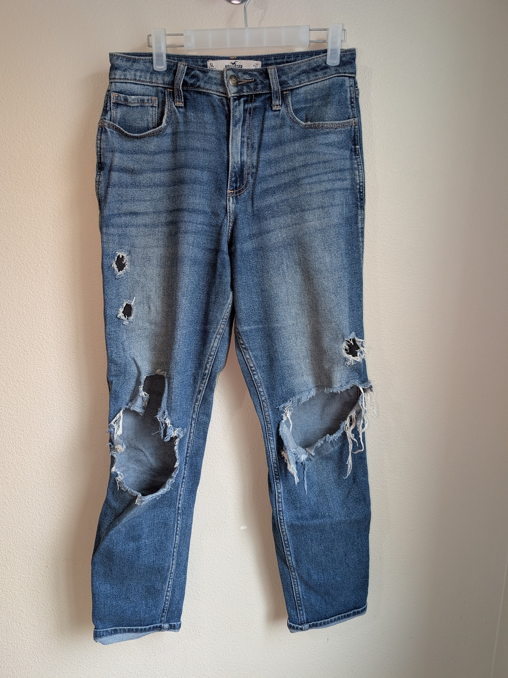 Hollister Curvy Highrise Mom Jean Size 27x29